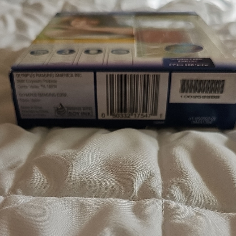 Olympus VN-7000 Voice Recorder with White and Gray Design - Picture 2 of 3